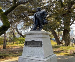 写真:渋沢栄一像
