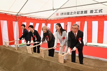 鍬入れの様子　画像