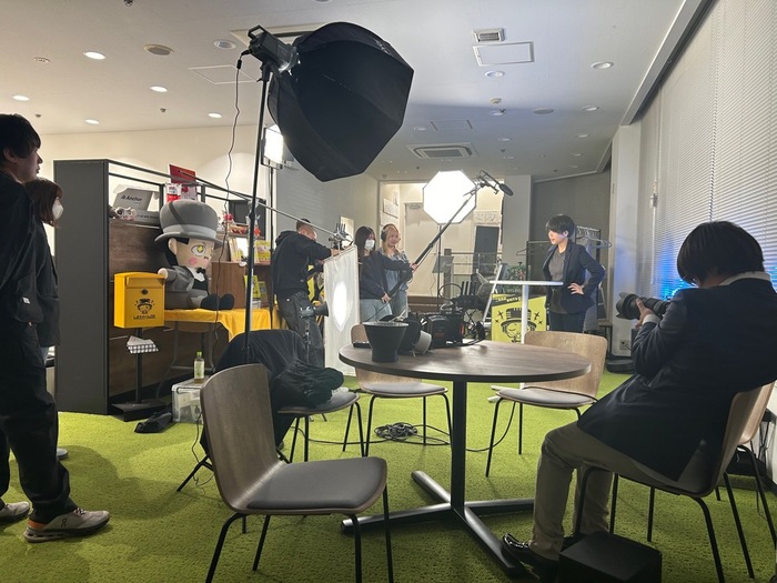 成人式で公開予定の動画を撮影している様子です