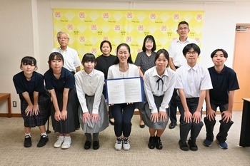 子どもの権利委員と北区長　画像