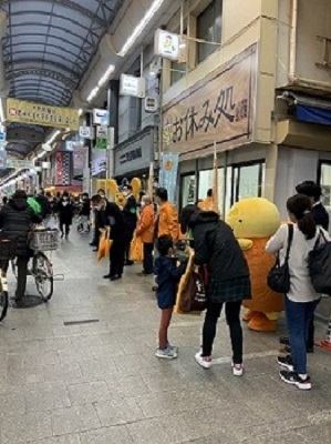 啓発物品配布の様子