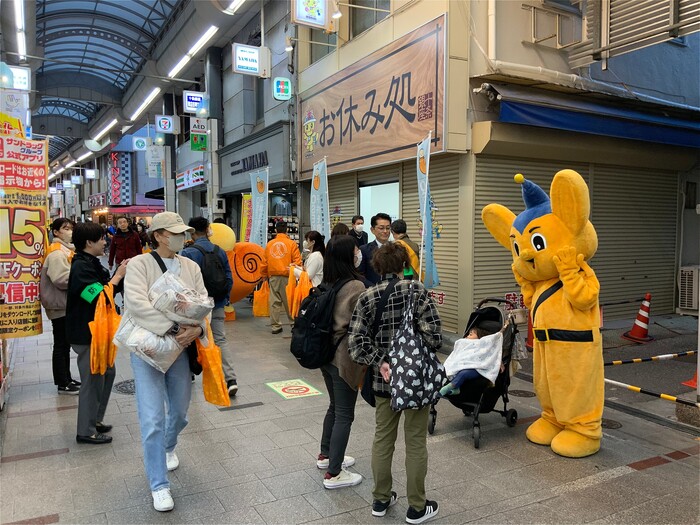 啓発物品配布の様子