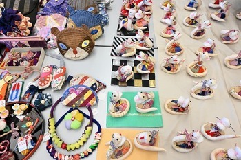 手作り小物を販売している前回の様子の画像