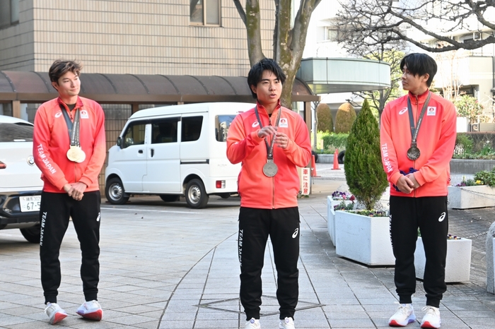 写真：デフリンピックメダリスト3名