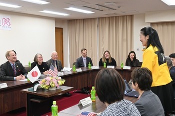 歓談の様子の画像