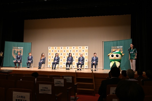 画像：報告会の様子1